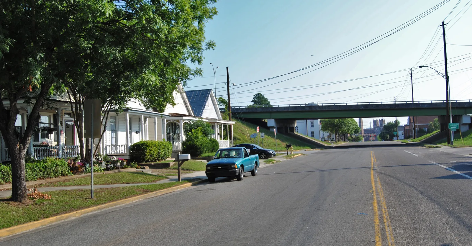 Houses on the west side of Crawford Avenue between Hicks and Greene streets, in the Harrisburg-West End Historic District.